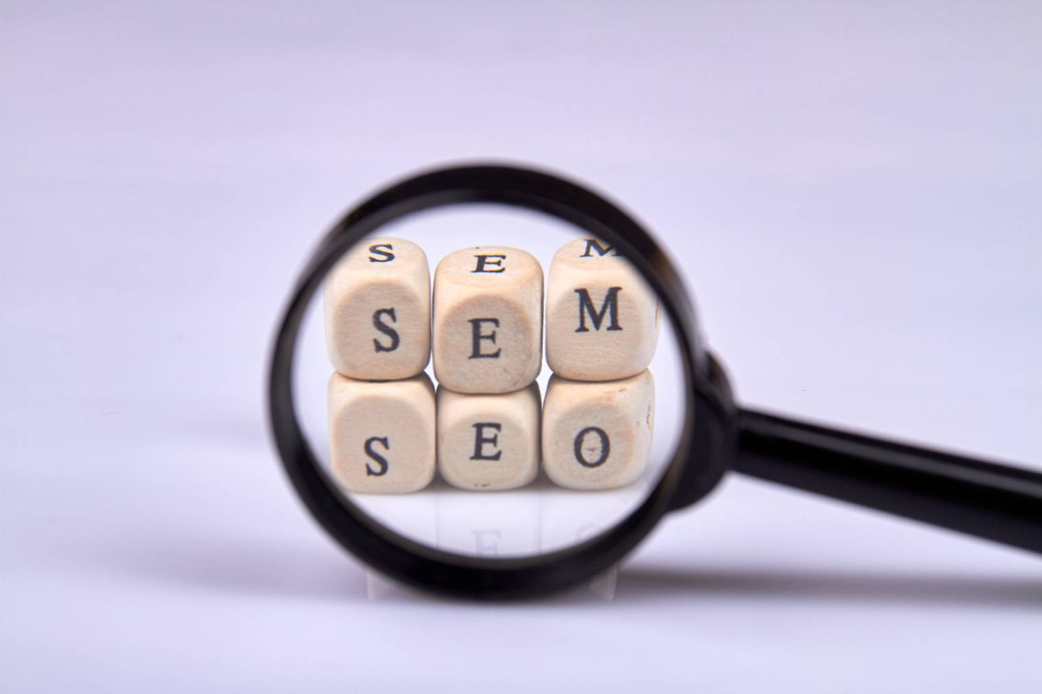 Interface de Screaming Frog SEO Spider crawlant un site et affichant les statuts HTTP