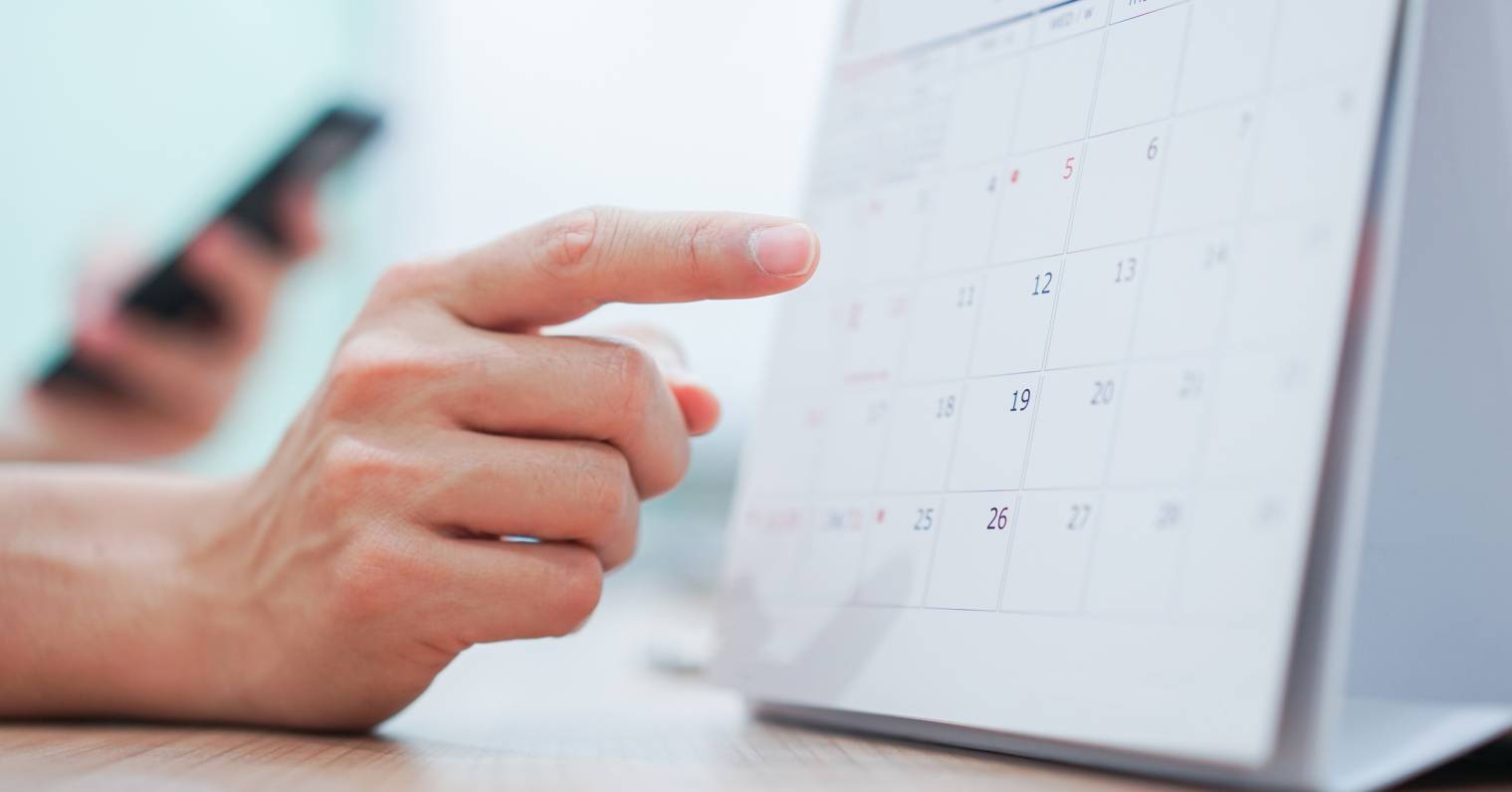 Calendrier éditorial SEO planifié sur 3 mois avec sujets, mots-clés et dates de publication